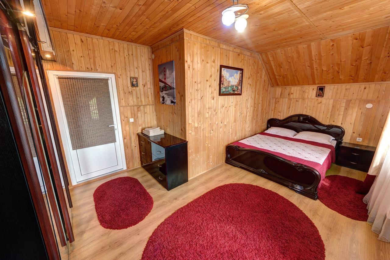 Guest House Velet Bukovel Exterior photo